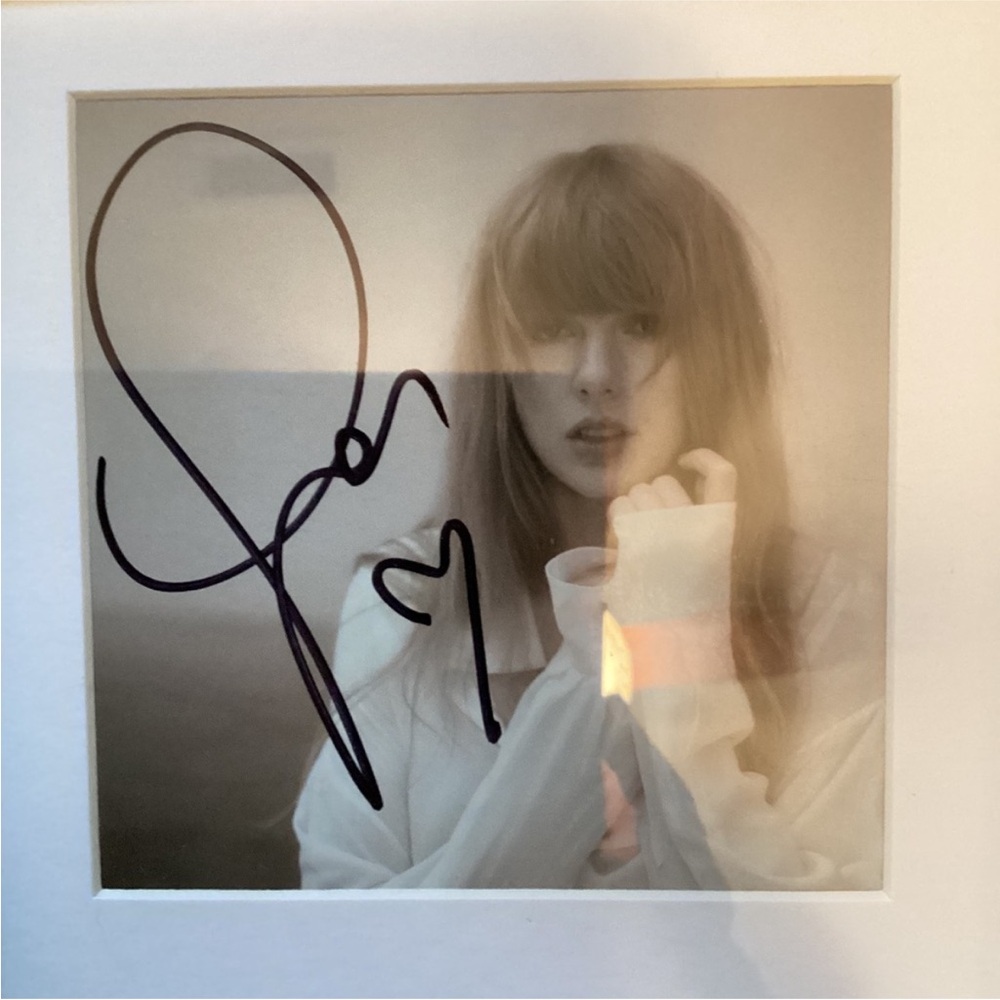 Taylor Swift - The Tortured Poets Department CD + Hand Signed Photo with Heart ❤
